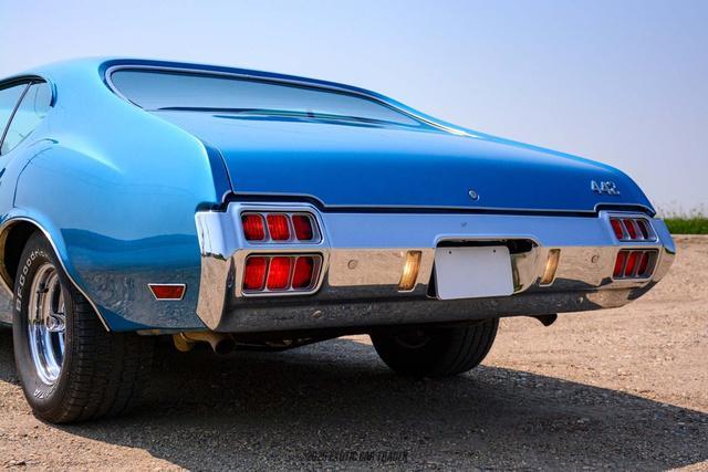 Photo of 1972 Blue Oldsmobile Cutlass