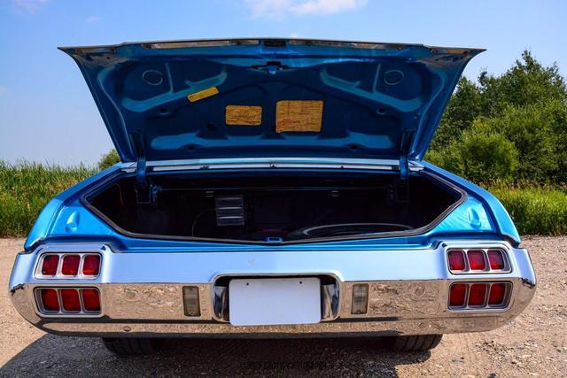 Photo of 1972 Blue Oldsmobile Cutlass