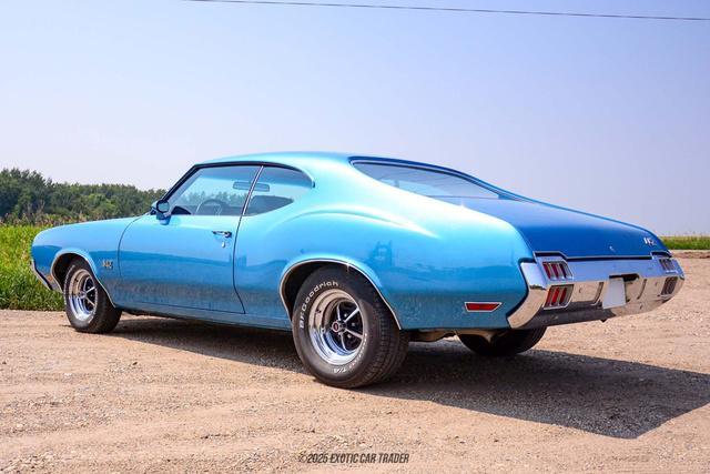 Photo of 1972 Blue Oldsmobile Cutlass