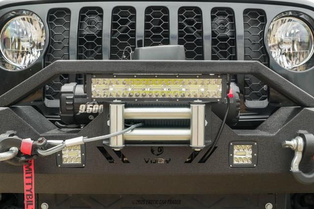 Photo of 2022 Black Clearcoat Jeep Gladiator