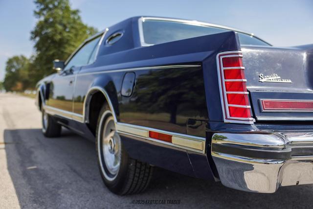 Photo of 1977 Blue Lincoln Mark V
