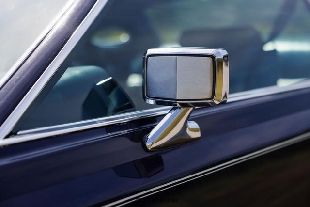Photo of 1977 Blue Lincoln Mark V