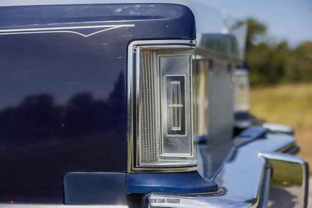 Photo of 1977 Blue Lincoln Mark V