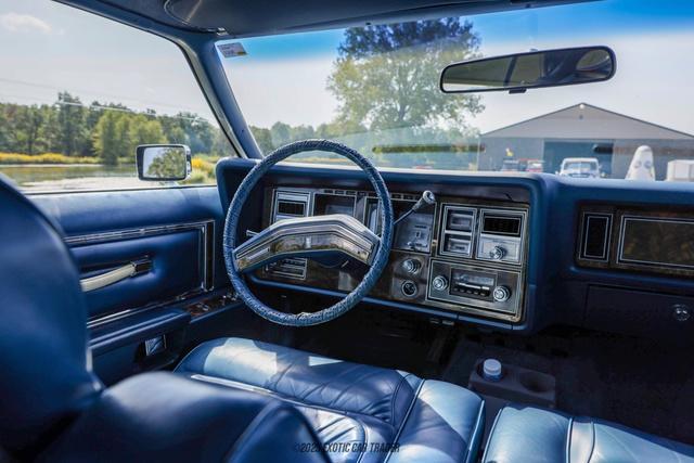 Photo of 1977 Blue Lincoln Mark V