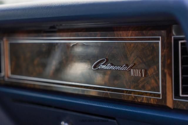 Photo of 1977 Blue Lincoln Mark V