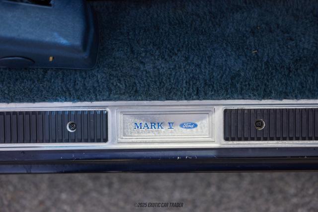 Photo of 1977 Blue Lincoln Mark V