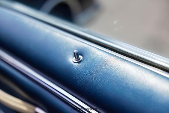 Photo of 1977 Blue Lincoln Mark V