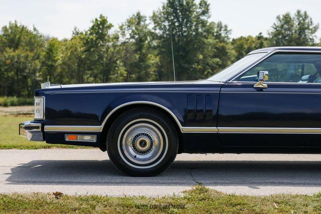 Photo of 1977 Blue Lincoln Mark V