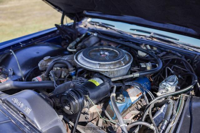 Photo of 1977 Blue Lincoln Mark V
