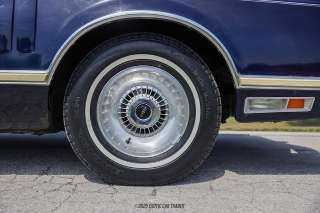 Photo of 1977 Blue Lincoln Mark V