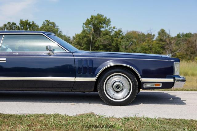 Photo of 1977 Blue Lincoln Mark V