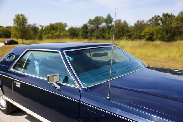 Photo of 1977 Blue Lincoln Mark V