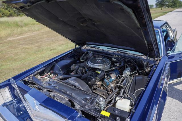 Photo of 1977 Blue Lincoln Mark V
