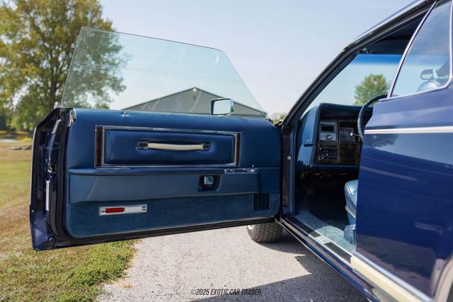 Photo of 1977 Blue Lincoln Mark V
