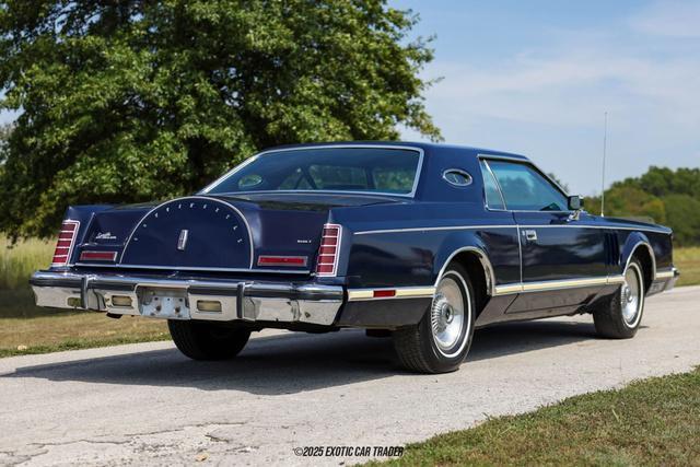 Photo of 1977 Blue Lincoln Mark V