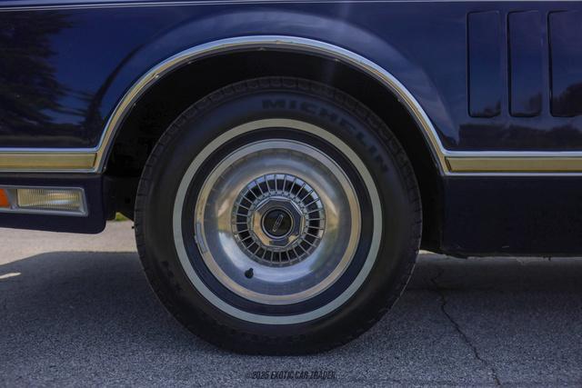 Photo of 1977 Blue Lincoln Mark V