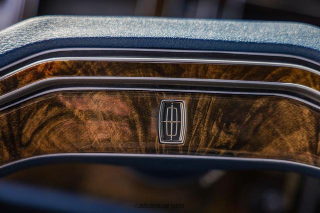 Photo of 1977 Blue Lincoln Mark V