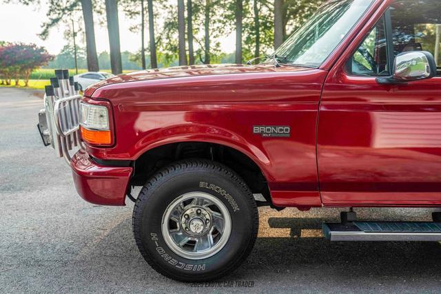 Photo of 1995 Red Ford Bronco