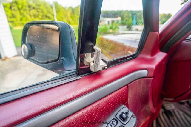 Photo of 1995 Red Ford Bronco