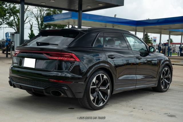 Photo of 2024 Mythos Black Metallic Audi RS Q8