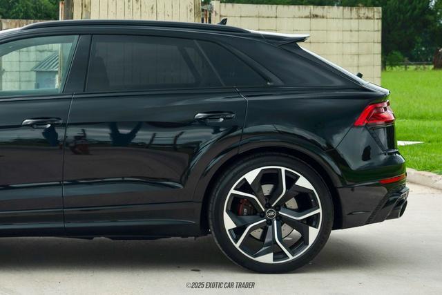 Photo of 2024 Mythos Black Metallic Audi RS Q8