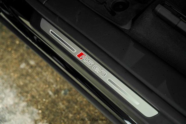 Photo of 2024 Mythos Black Metallic Audi RS Q8