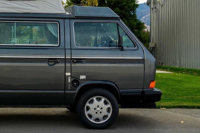 Photo of 1988 Gray Volkswagen Vanagon