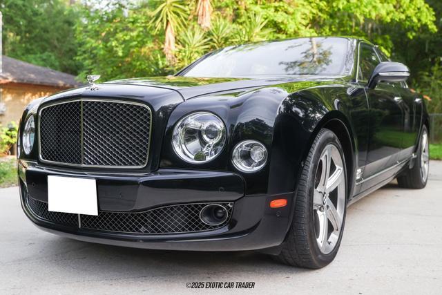 Photo of 2016 Red Bentley Mulsanne