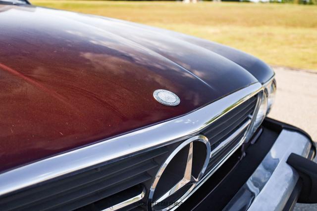 Photo of 1988 Red Mercedes-Benz S-Class