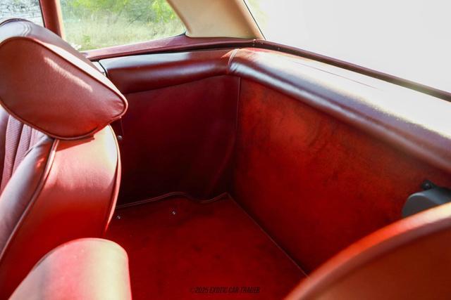 Photo of 1988 Red Mercedes-Benz S-Class
