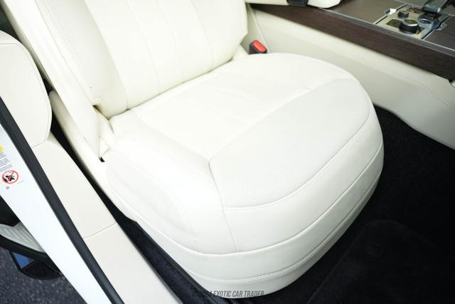 Photo of 2023 Gold Land Rover Range Rover