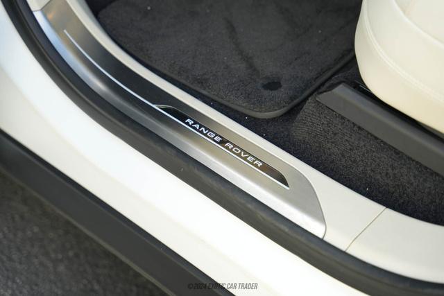 Photo of 2023 Gold Land Rover Range Rover