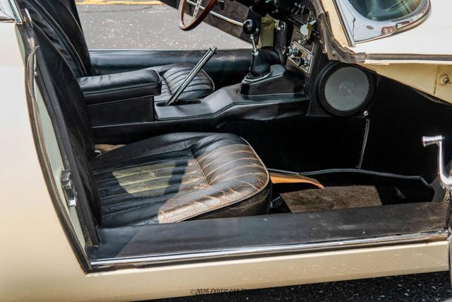 Photo of 1967 Creamy White Jaguar XKE