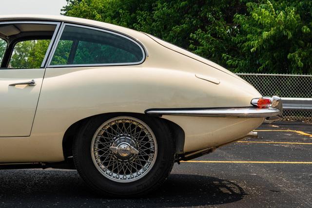 Photo of 1967 Creamy White Jaguar XKE