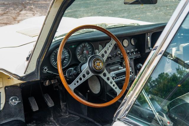 Photo of 1967 Creamy White Jaguar XKE