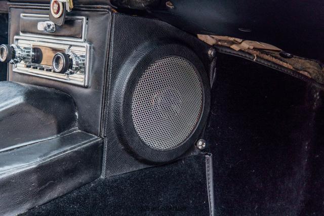 Photo of 1967 Creamy White Jaguar XKE