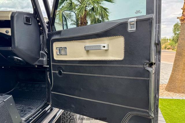 Photo of 1997 Grey Land Rover Defender