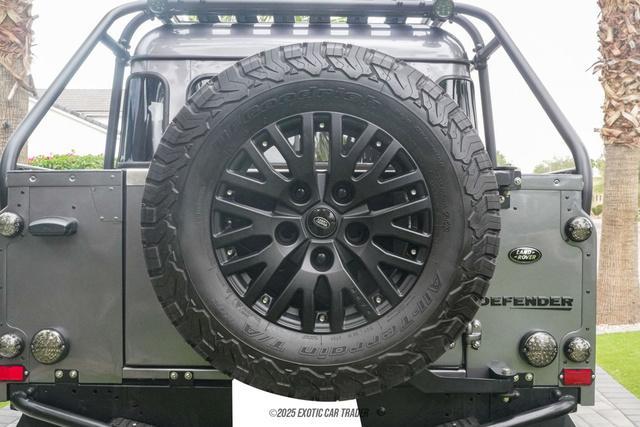 Photo of 1997 Grey Land Rover Defender