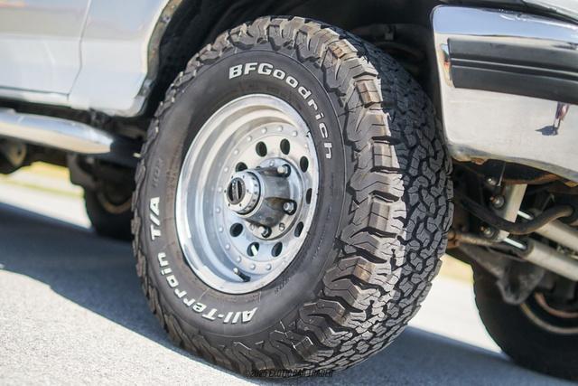 Photo of 1992 White Ford Bronco