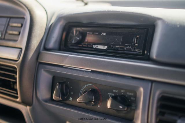 Photo of 1992 White Ford Bronco