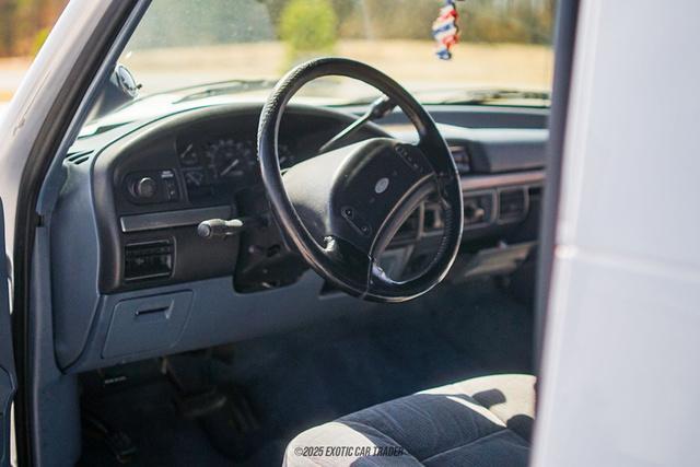 Photo of 1992 White Ford Bronco