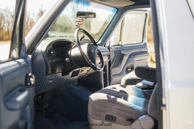 Photo of 1992 White Ford Bronco