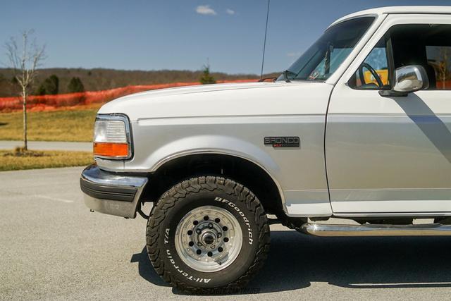 Photo of 1992 White Ford Bronco