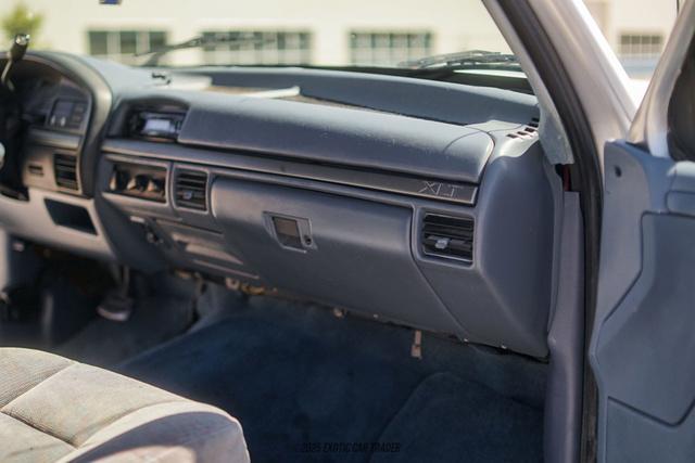 Photo of 1992 White Ford Bronco