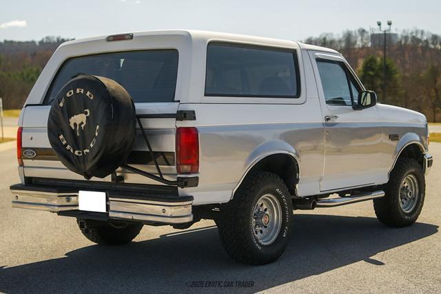 Photo of 1992 White Ford Bronco