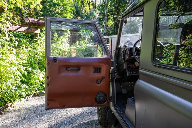 Photo of 1991 Satin Gray Land Rover Defender