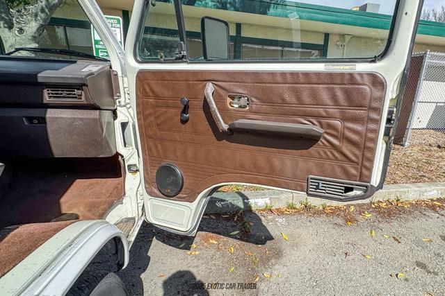 Photo of 1981 White Volkswagen Vanagon