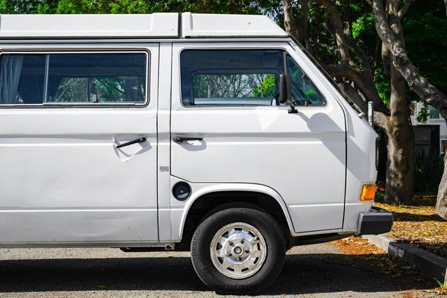 Photo of 1981 White Volkswagen Vanagon