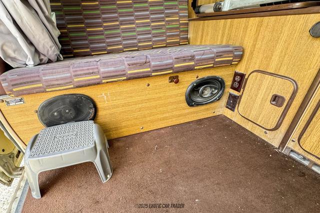 Photo of 1981 White Volkswagen Vanagon