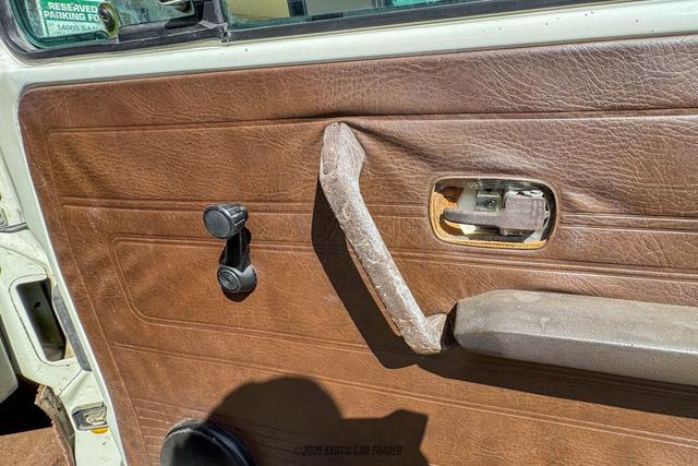 Photo of 1981 White Volkswagen Vanagon